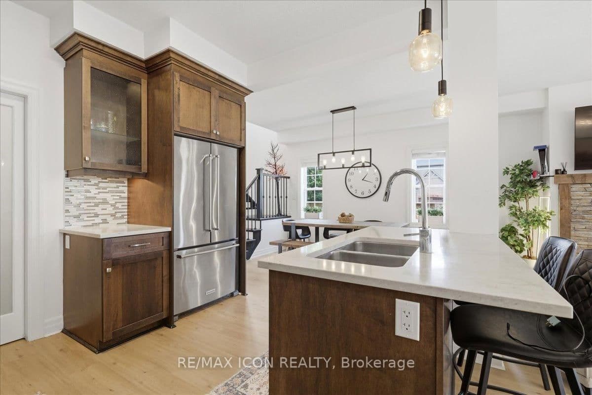 275 Falconridge Drive thumbnail 13