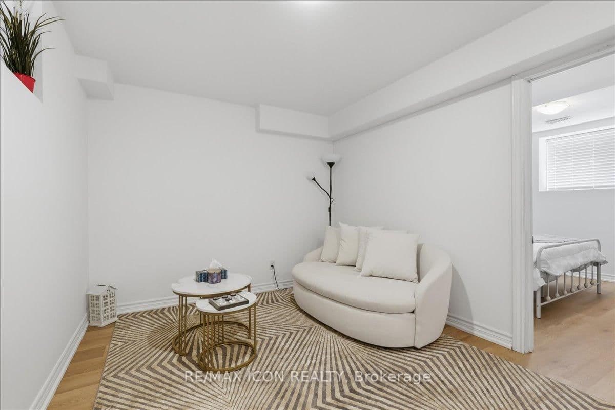275 Falconridge Drive thumbnail 34