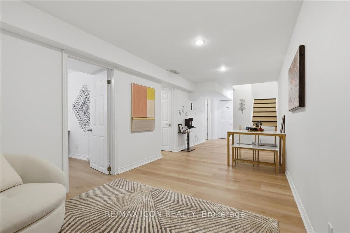 275 Falconridge Drive thumbnail 35