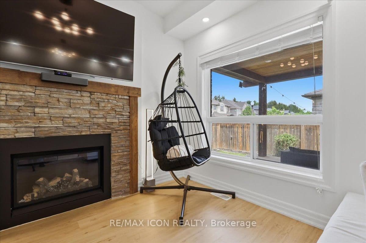 275 Falconridge Drive thumbnail 9