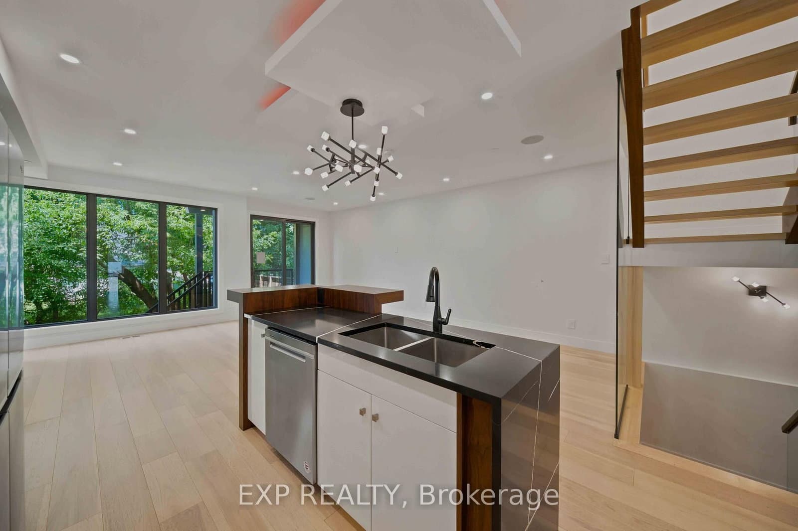 375 Madison Avenue, Unit B thumbnail 8