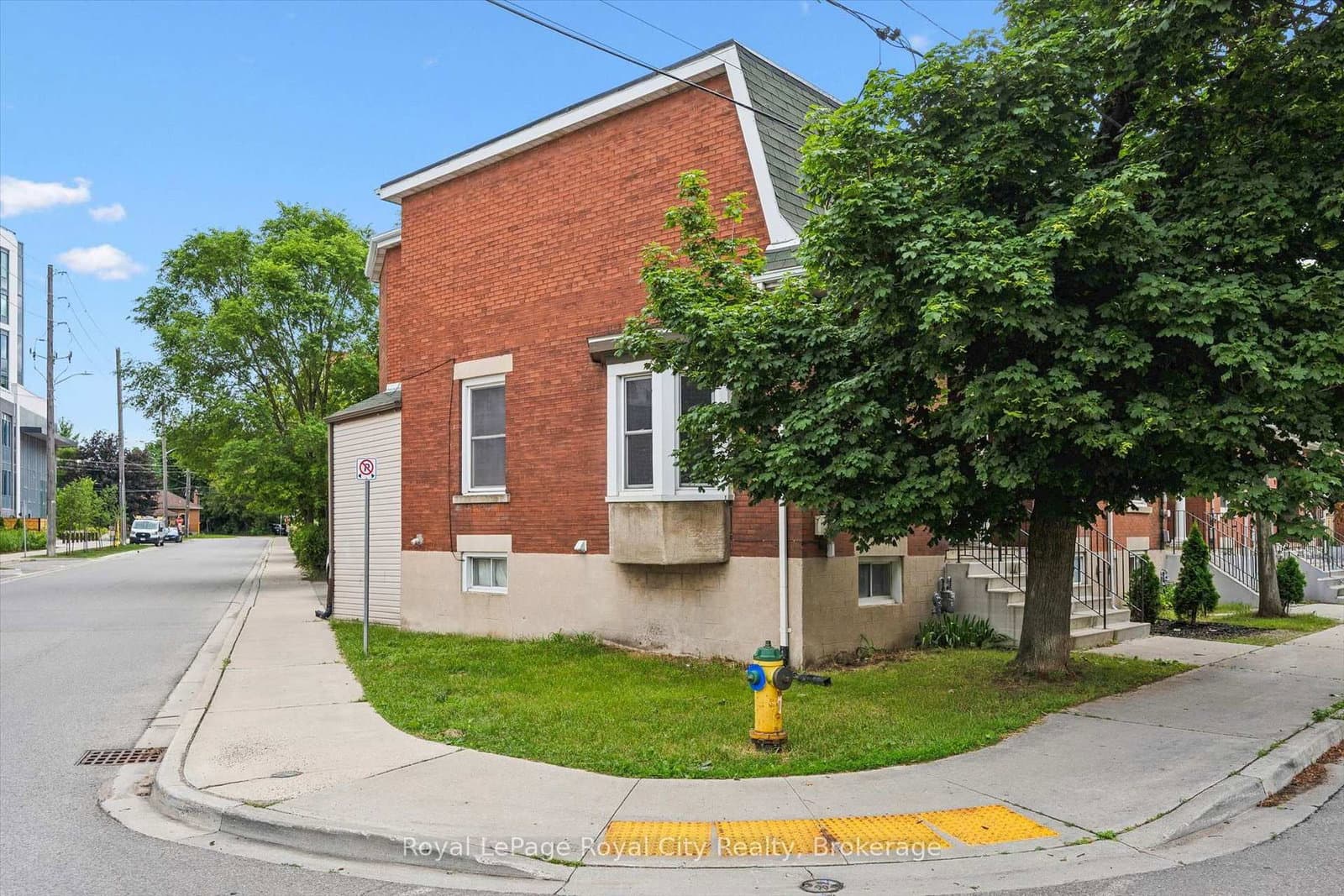 90 Neeve Street thumbnail 3
