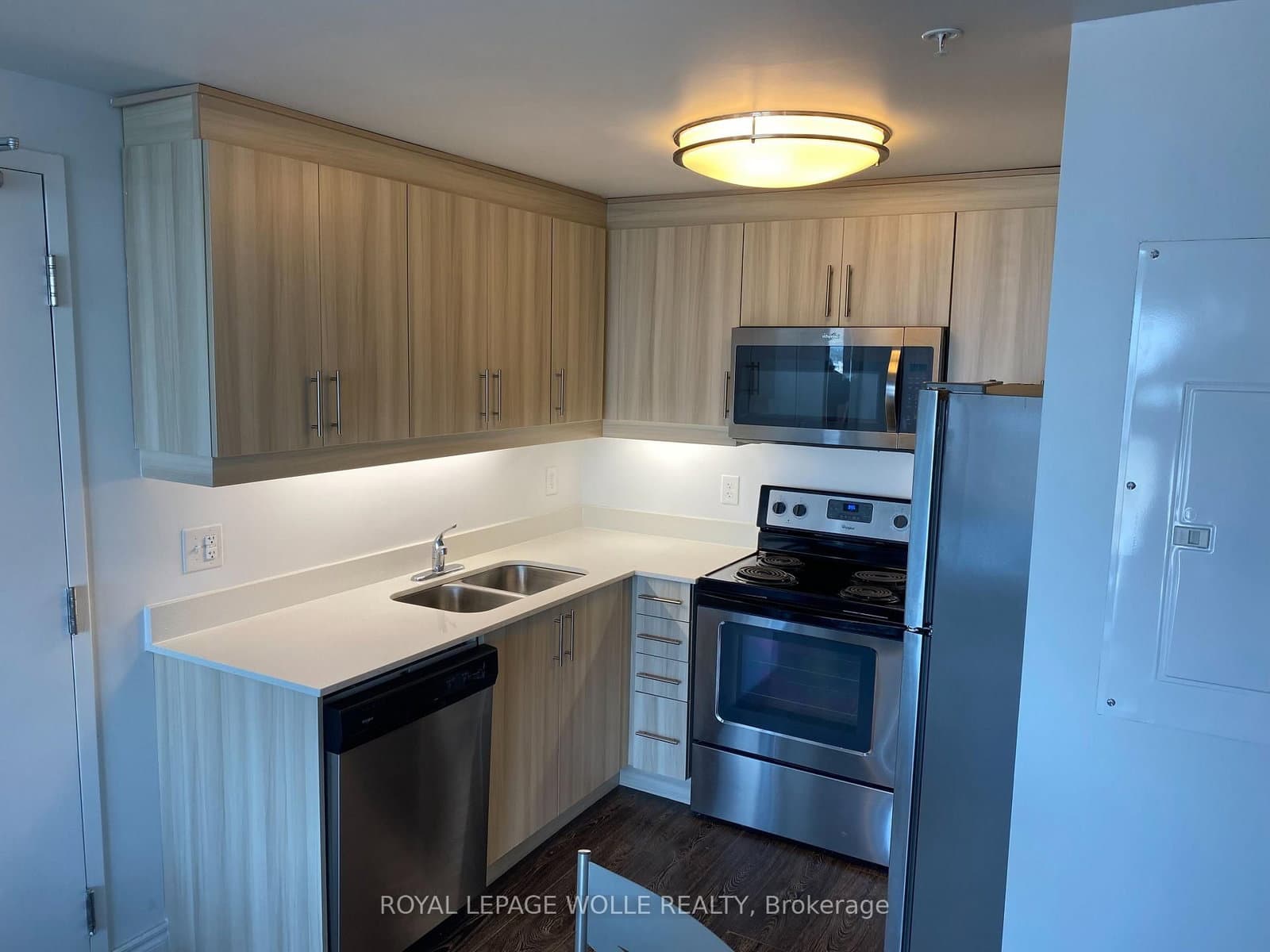 158 King Street N, Unit 2504 thumbnail 5