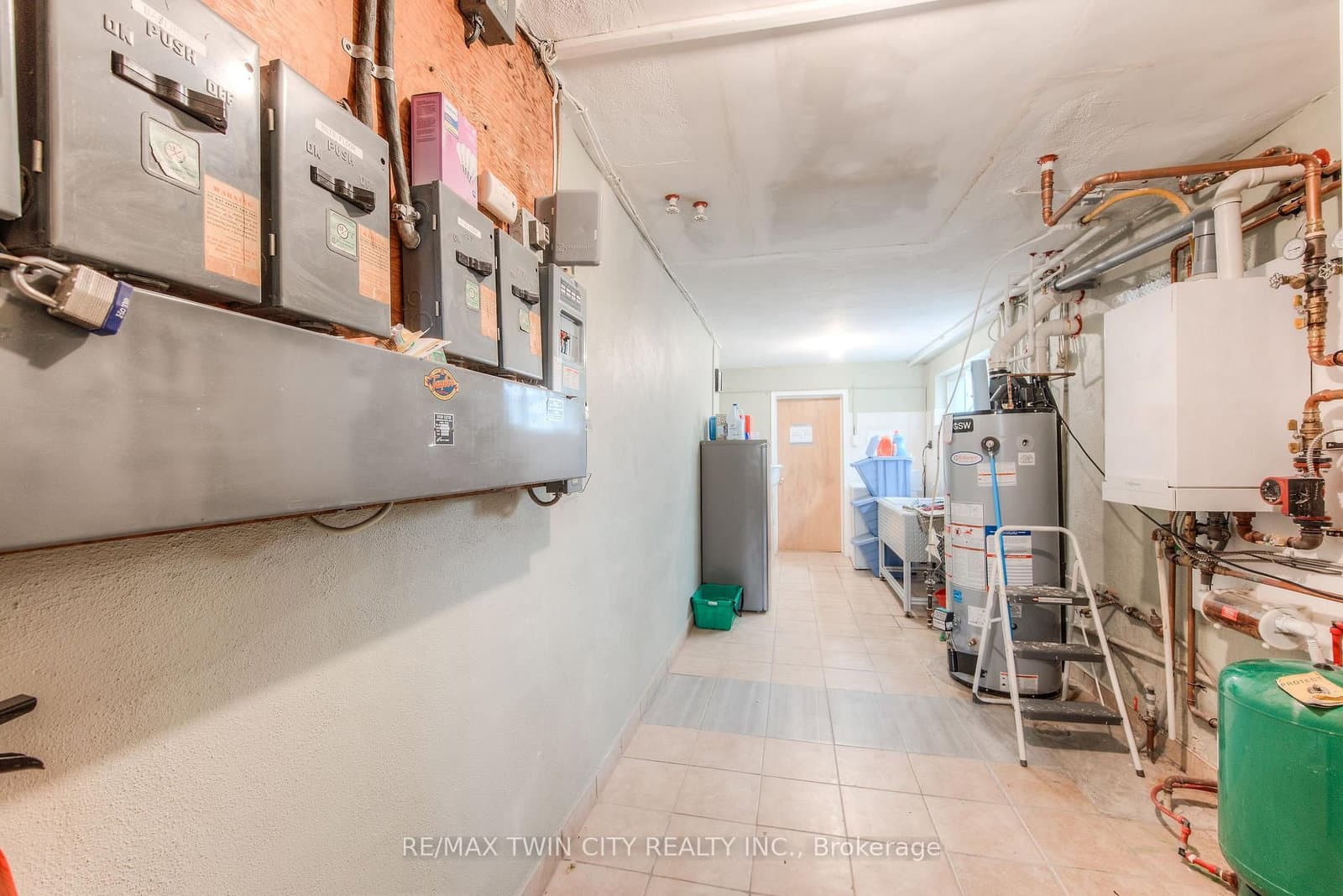 132 Allen Street E, Unit 1 thumbnail 18
