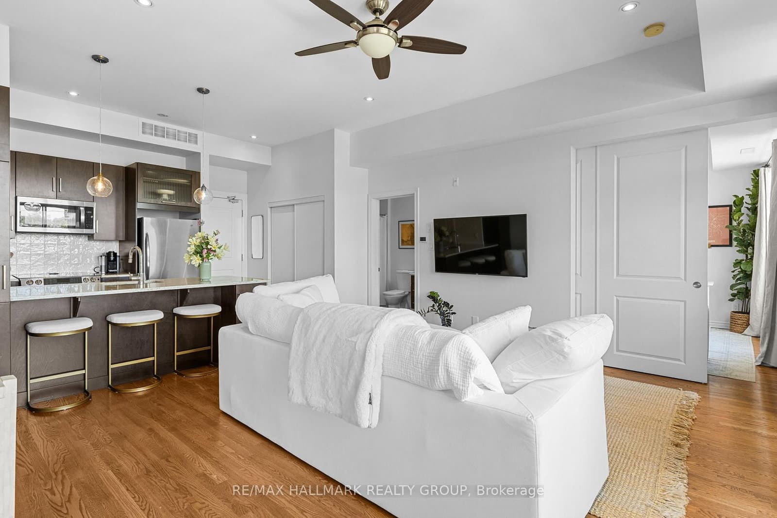 682 Churchill Avenue N, Unit 311 thumbnail 10