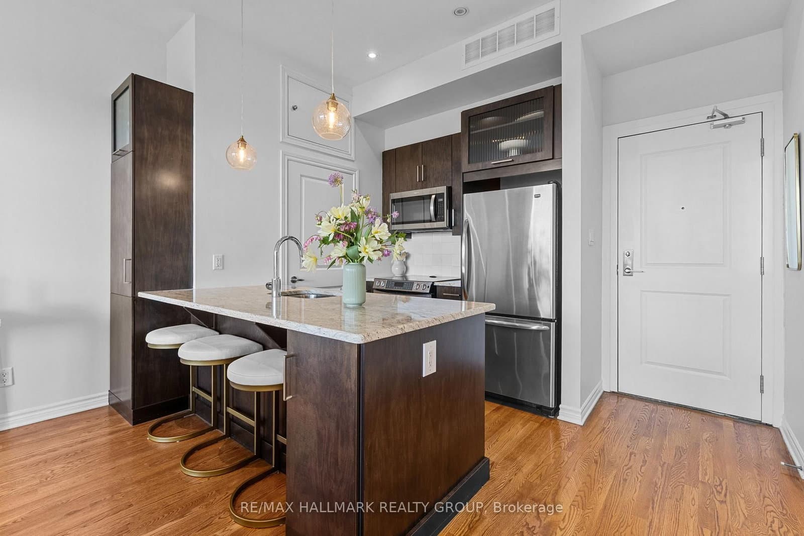 682 Churchill Avenue N, Unit 311 thumbnail 11