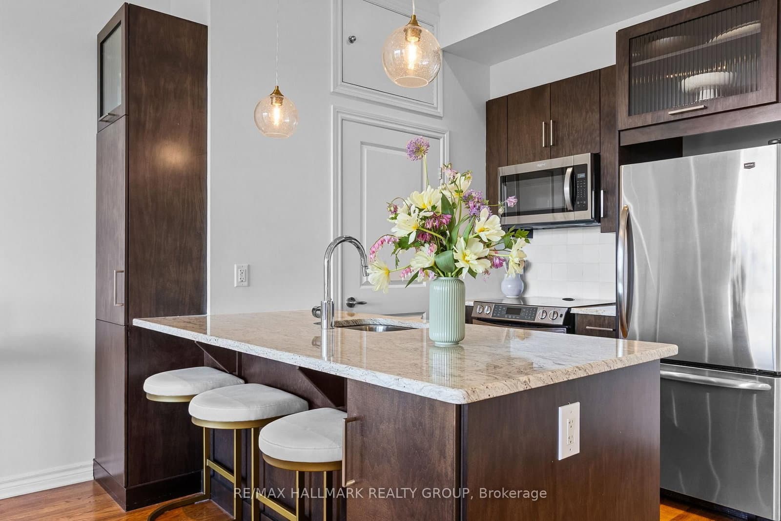 682 Churchill Avenue N, Unit 311 thumbnail 15