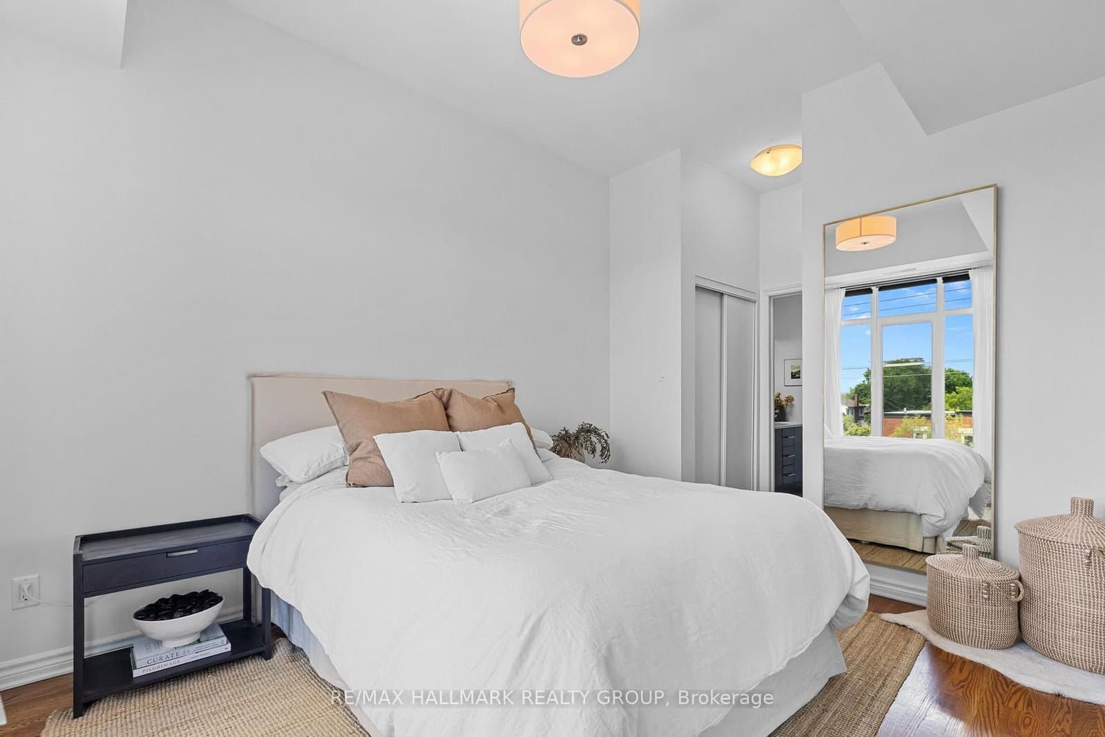 682 Churchill Avenue N, Unit 311 thumbnail 19