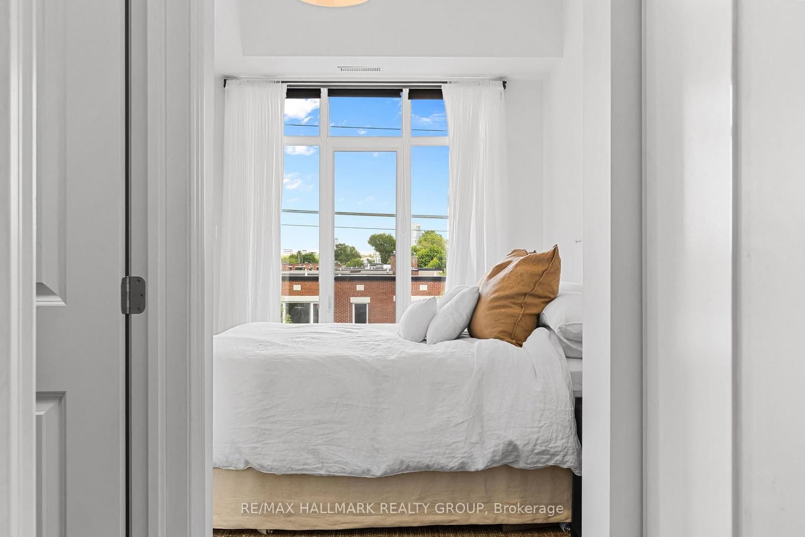 682 Churchill Avenue N, Unit 311 thumbnail 22