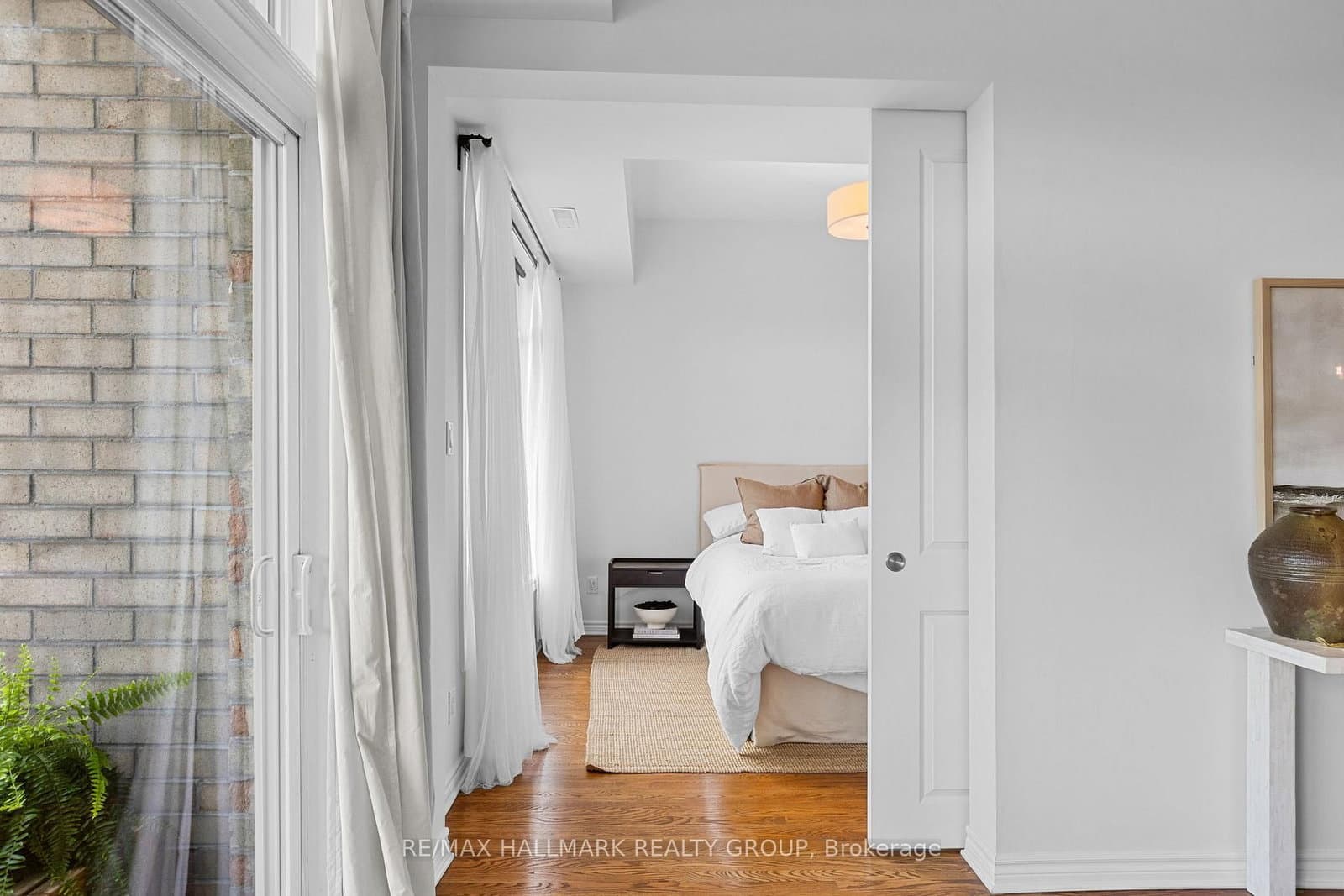 682 Churchill Avenue N, Unit 311 thumbnail 24