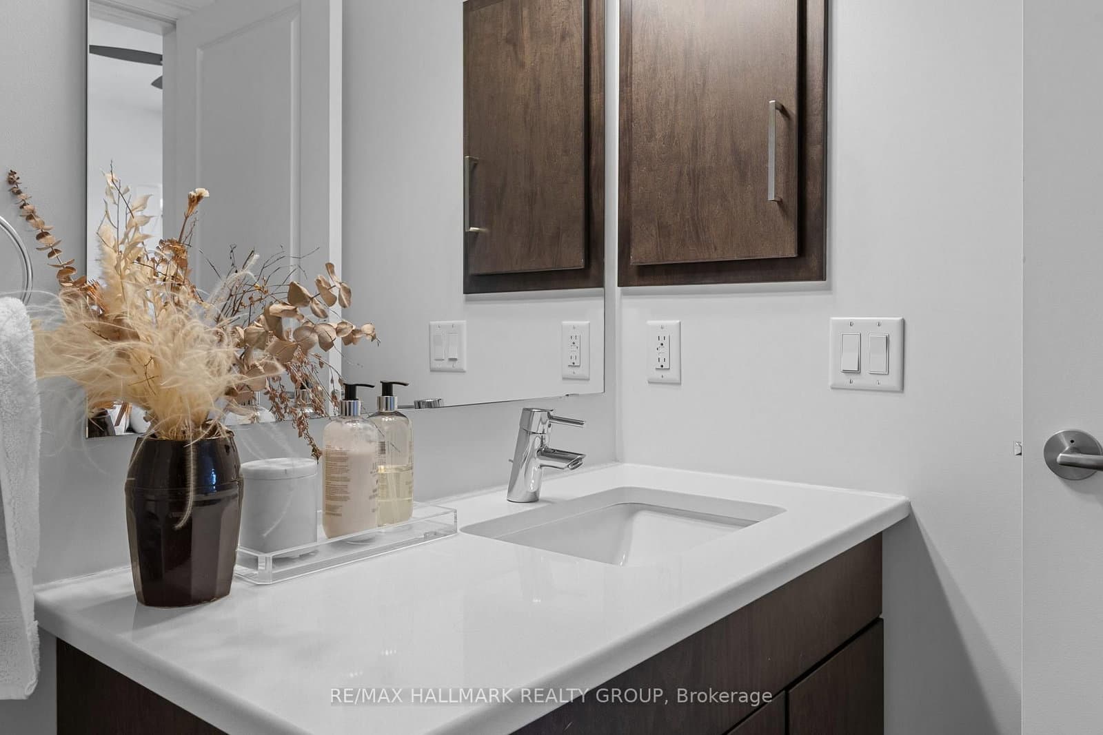 682 Churchill Avenue N, Unit 311 thumbnail 34