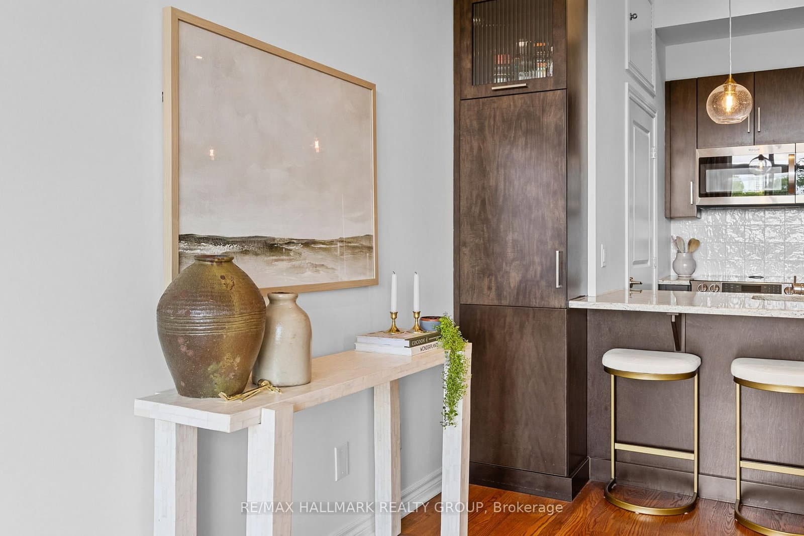 682 Churchill Avenue N, Unit 311 thumbnail 9