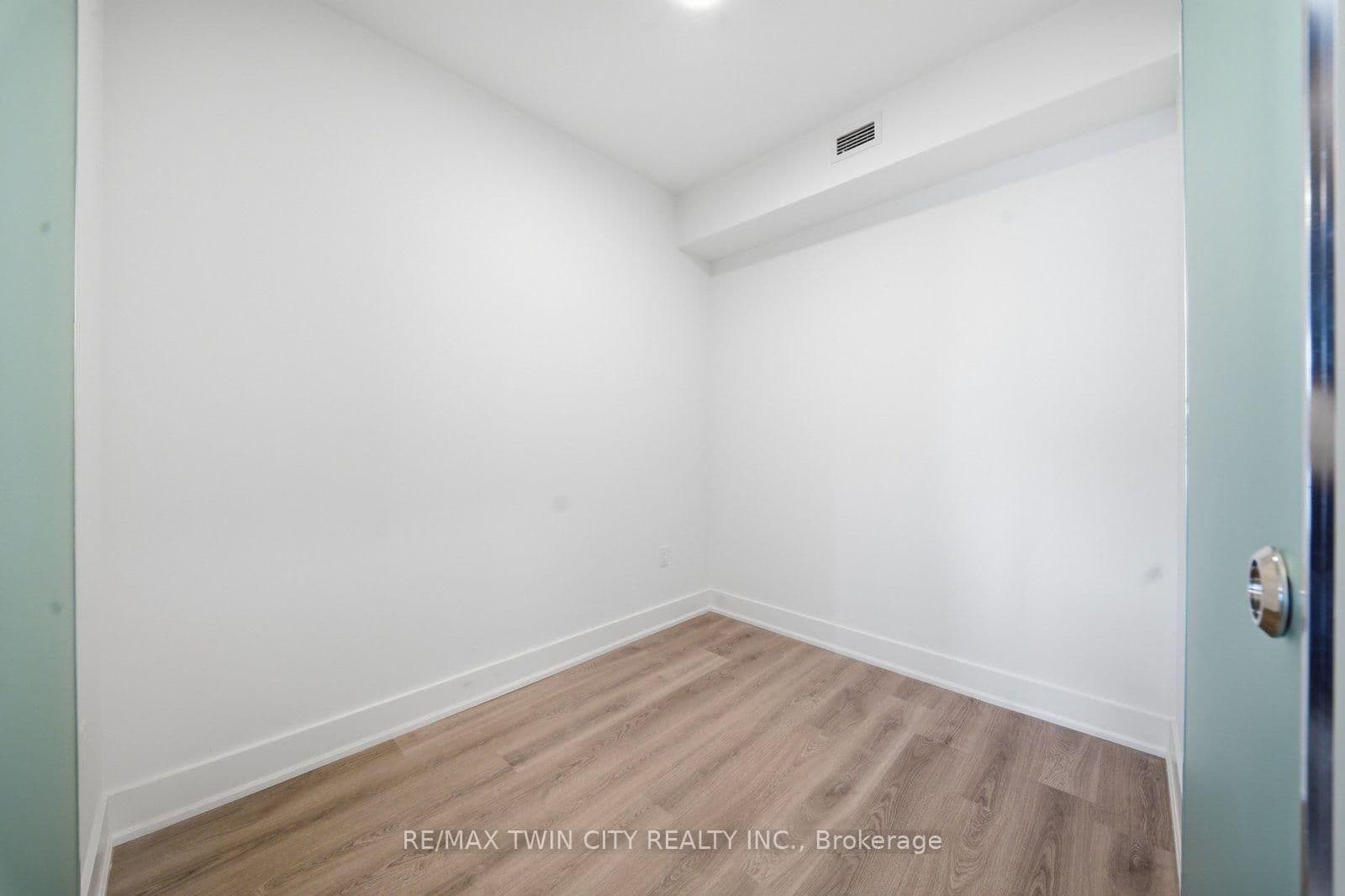 575 Conklin Road, Unit Unit #323 thumbnail 13