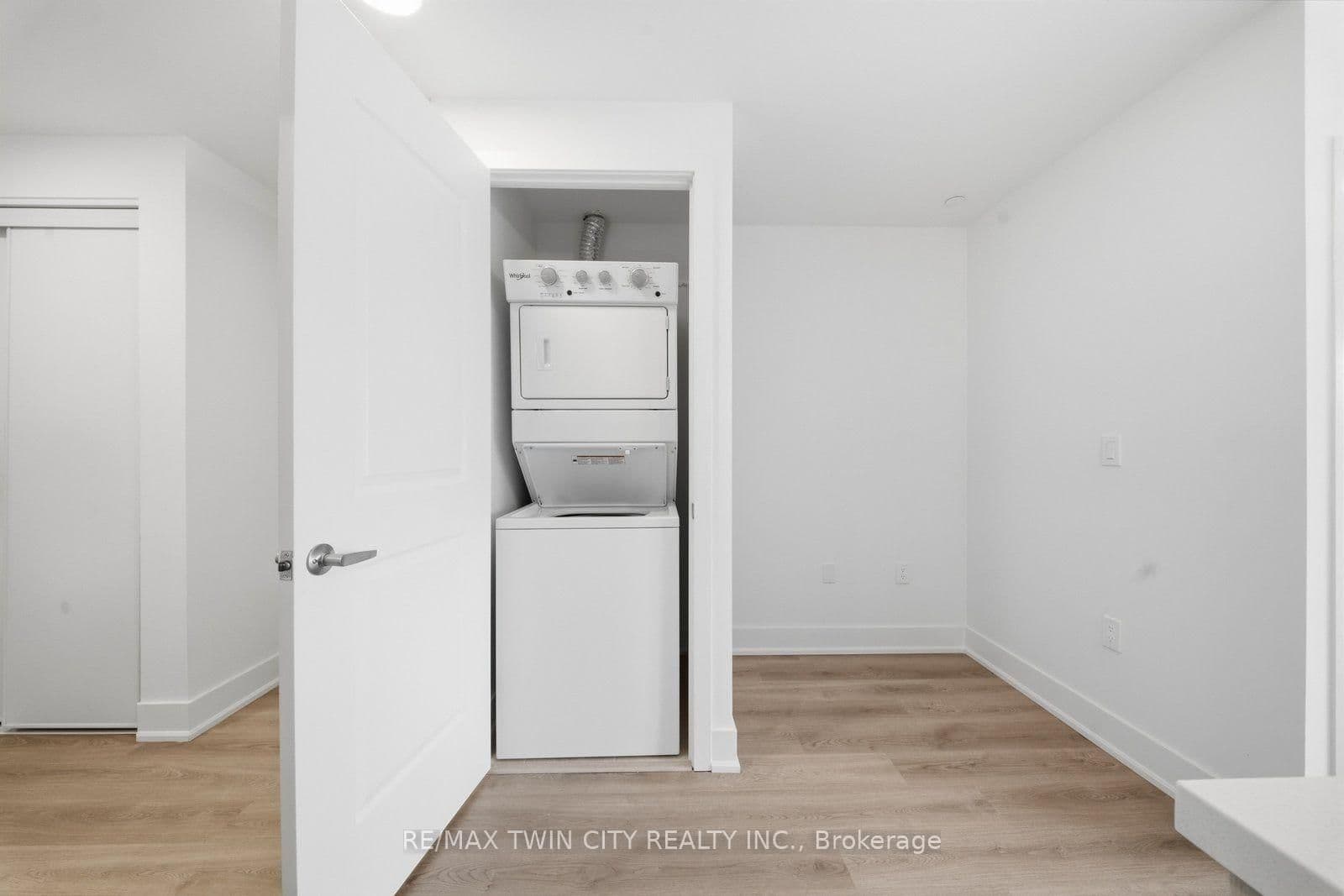 575 Conklin Road, Unit Unit #323 thumbnail 14