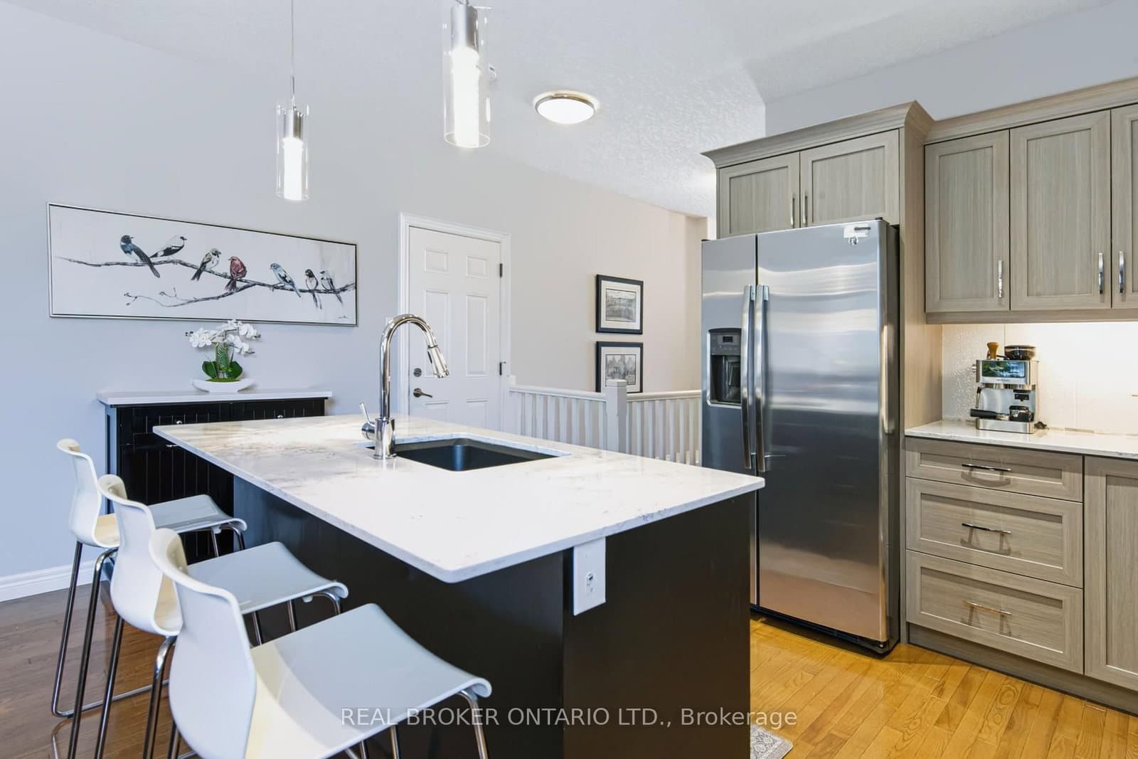 22-244 Dundas Street thumbnail 12