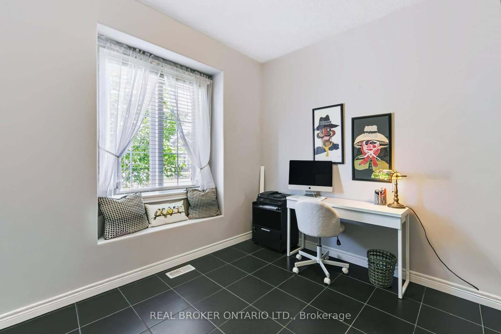 22-244 Dundas Street thumbnail 5