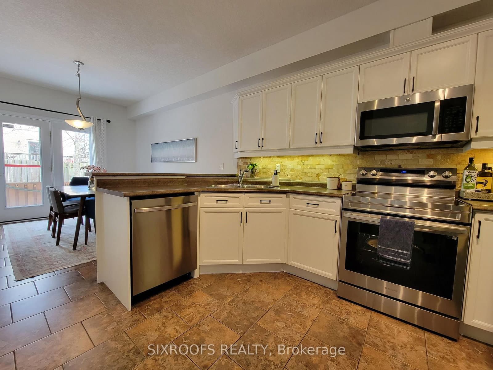 2089 Beaverbrook Avenue, Unit 12 thumbnail 11
