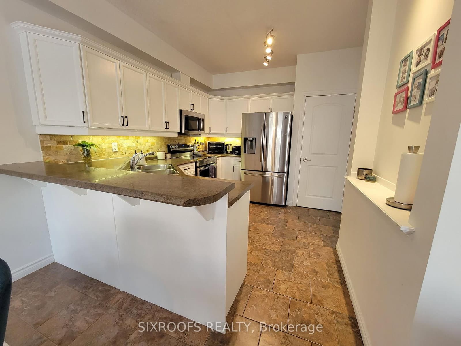 2089 Beaverbrook Avenue, Unit 12 thumbnail 12