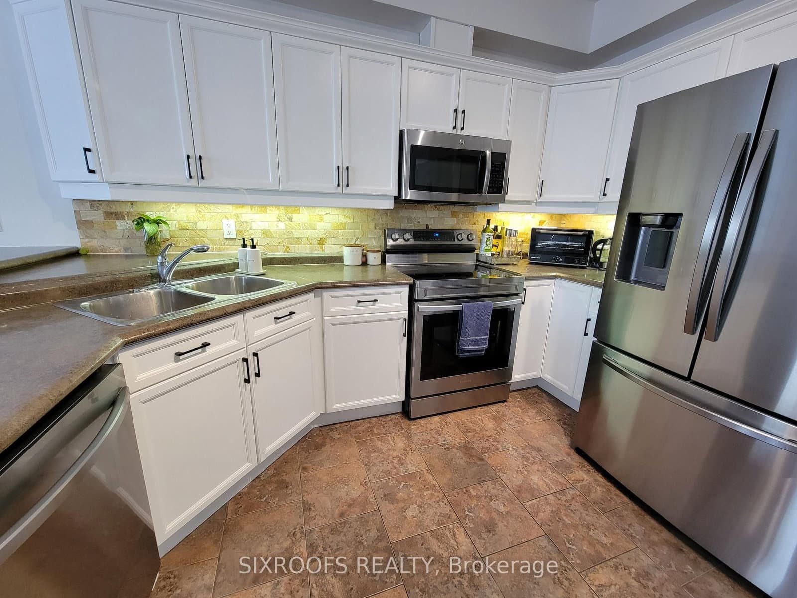 2089 Beaverbrook Avenue, Unit 12 thumbnail 15