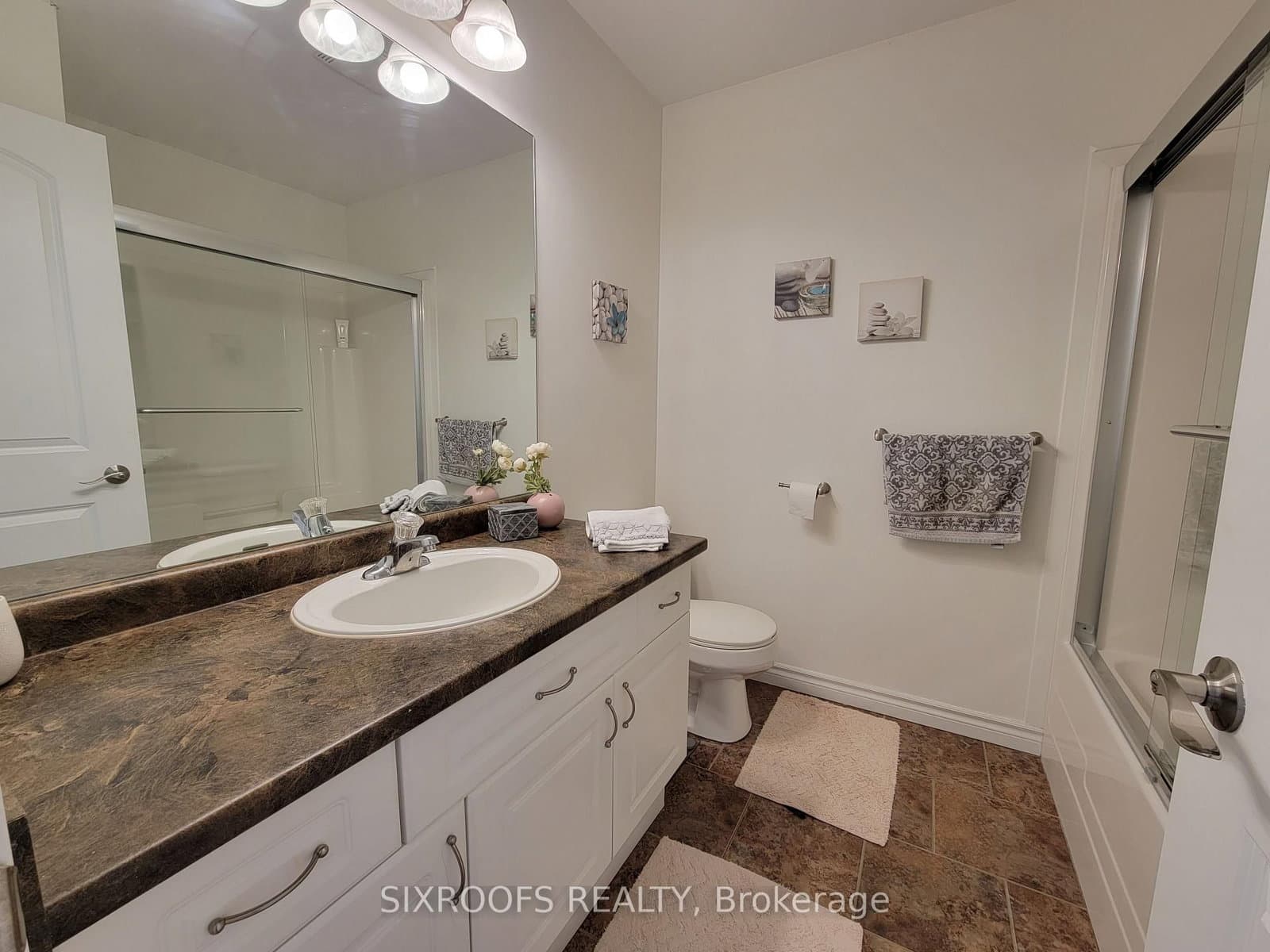 2089 Beaverbrook Avenue, Unit 12 thumbnail 21