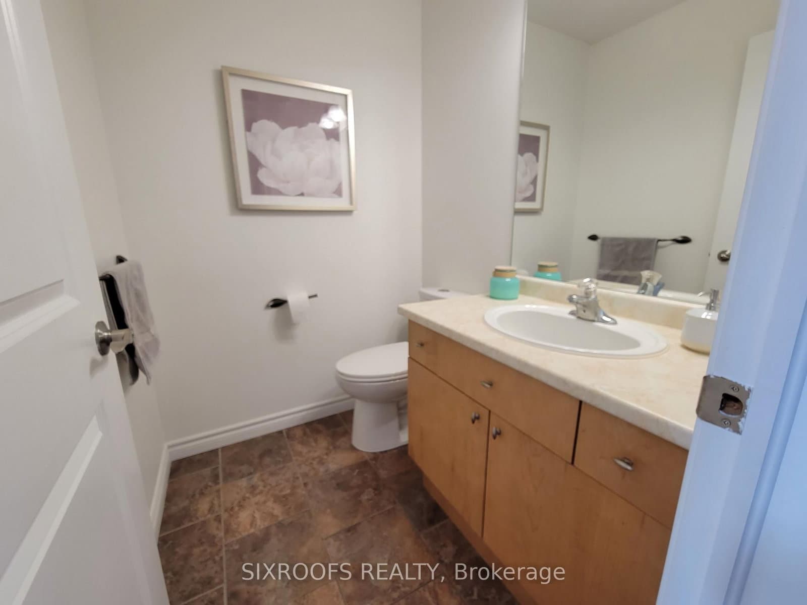 2089 Beaverbrook Avenue, Unit 12 thumbnail 4
