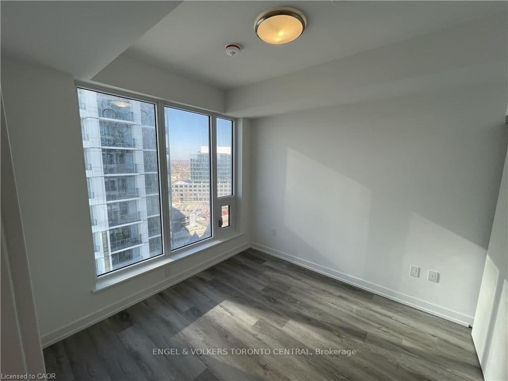 15 Wellington Street S, Unit 1212 thumbnail 4