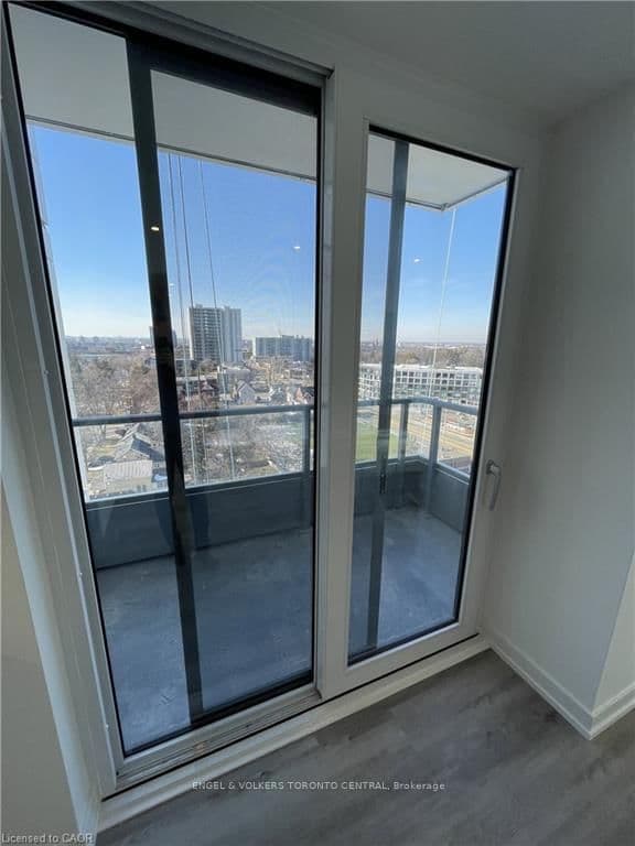 15 Wellington Street S, Unit 1212 thumbnail 5