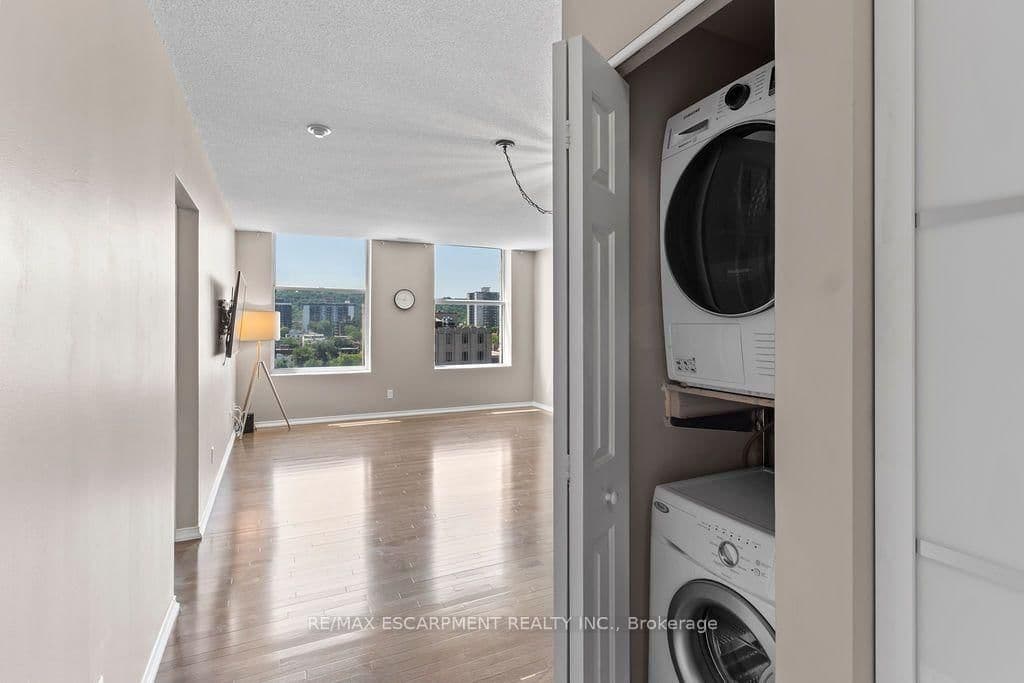 36 James Street S, Unit 810 thumbnail 2