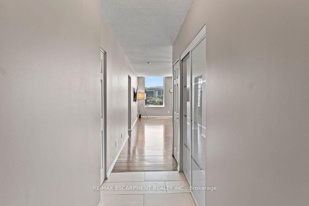 36 James Street S, Unit 810 thumbnail 3