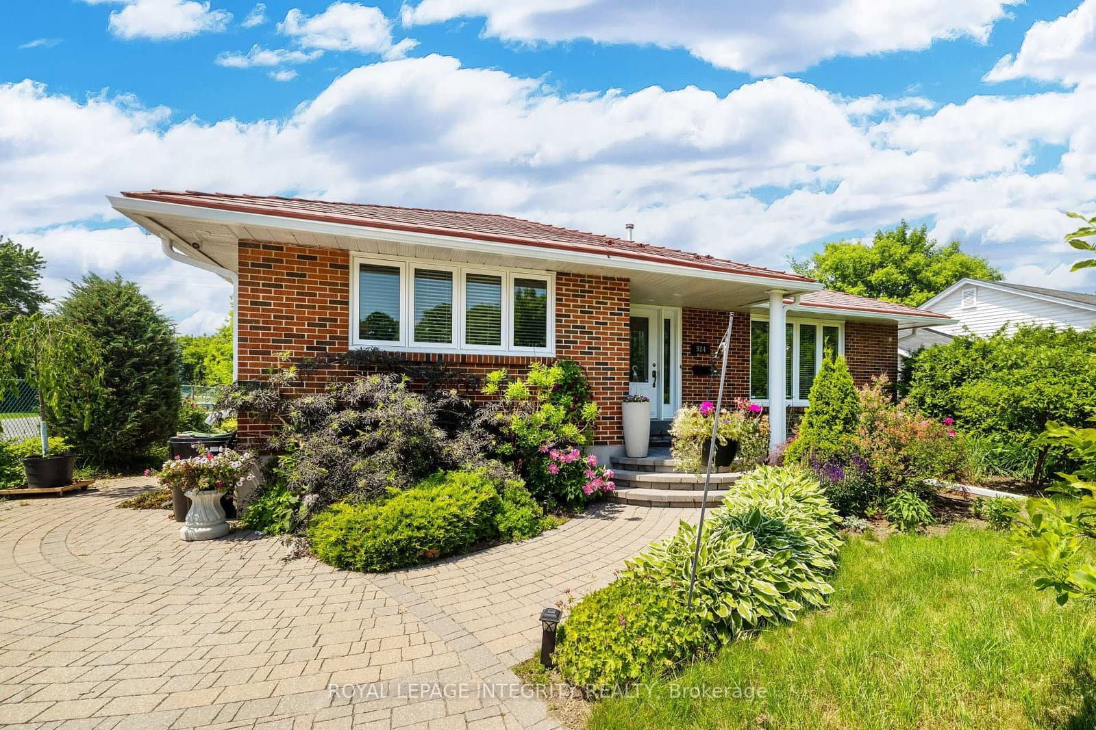 924 REX Avenue thumbnail 3