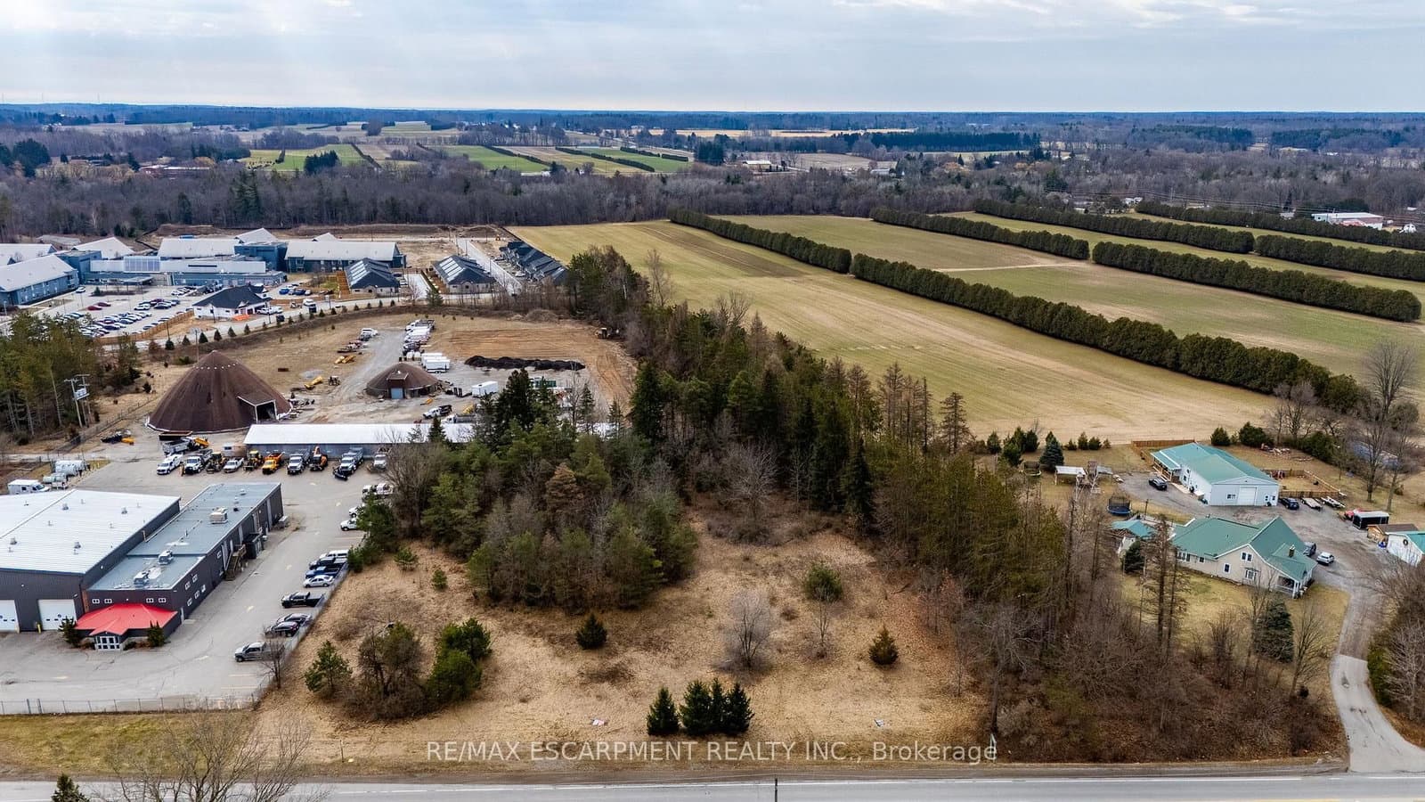 580 Queensway - Image 1