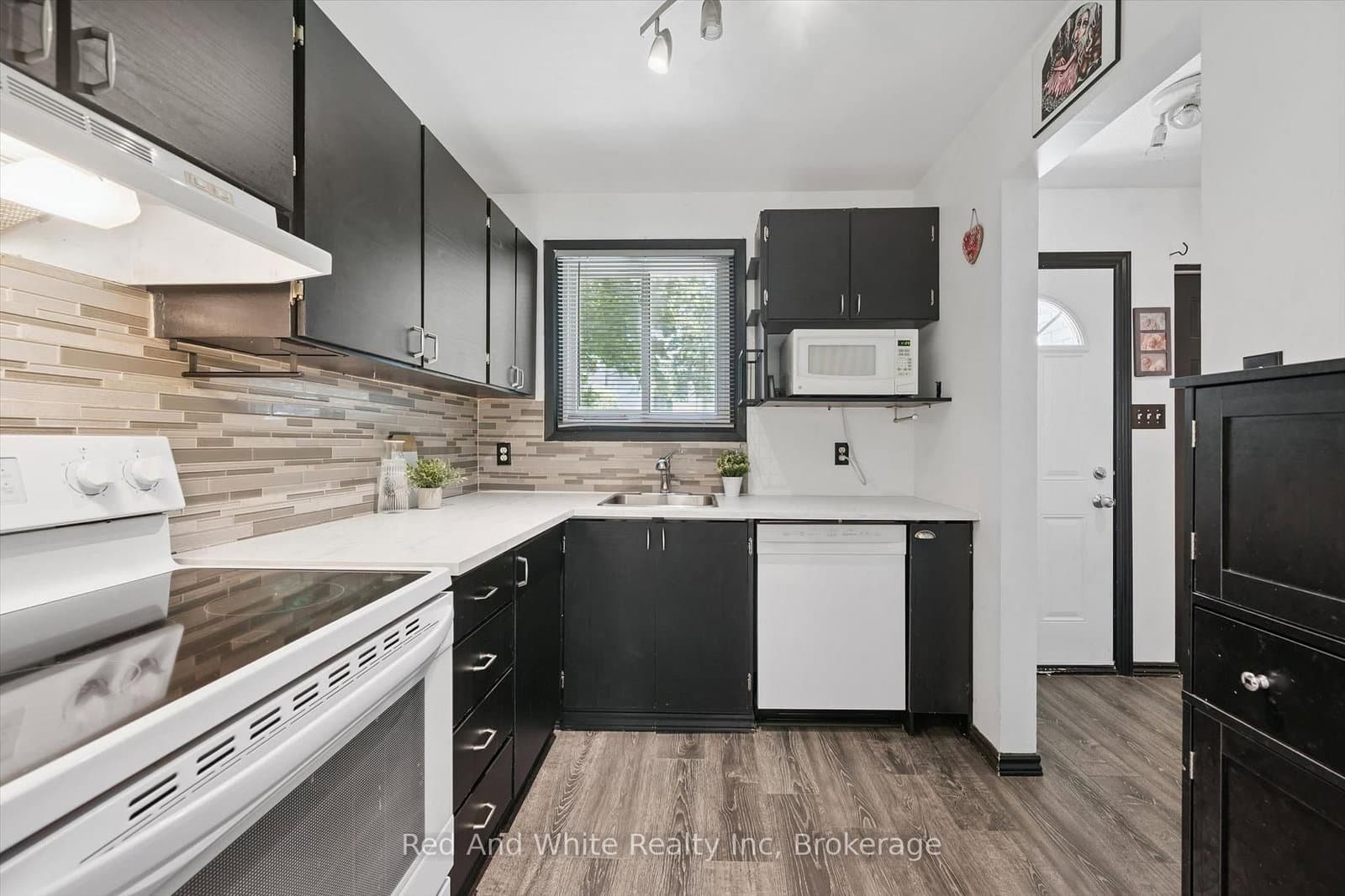 178 Grulke Street, Unit 11 thumbnail 8