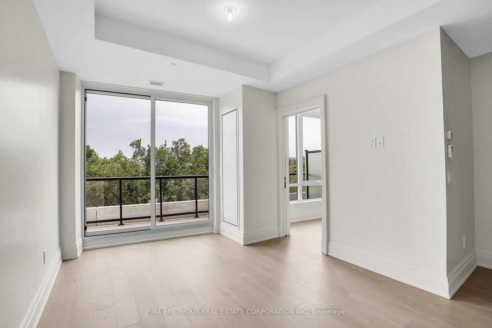 1451 Wellington Street W, Unit 401 thumbnail 12