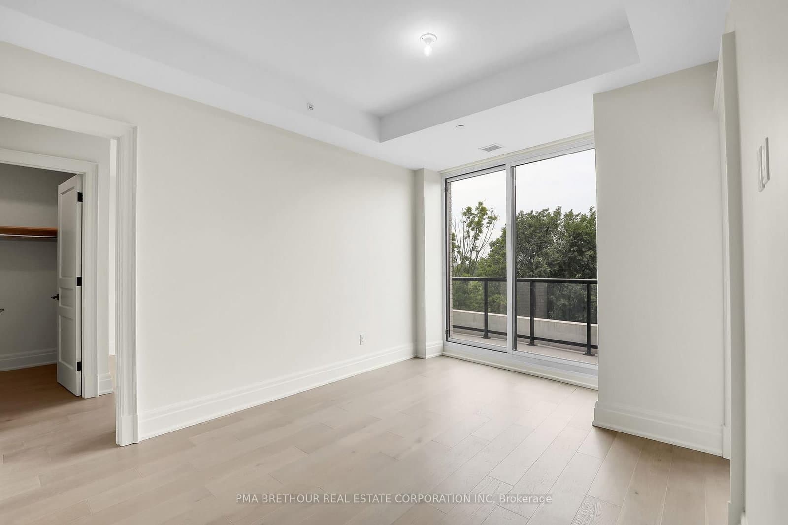 1451 Wellington Street W, Unit 401 thumbnail 13