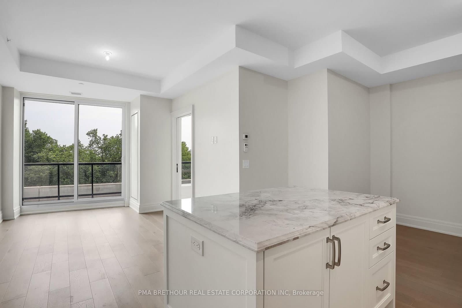 1451 Wellington Street W, Unit 401 thumbnail 14