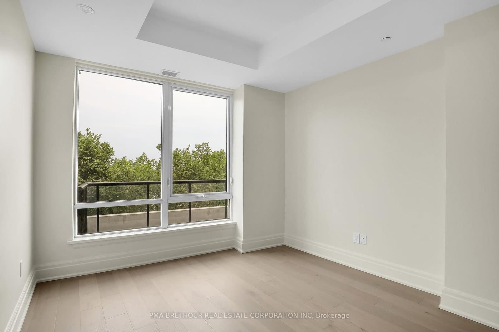 1451 Wellington Street W, Unit 401 thumbnail 21