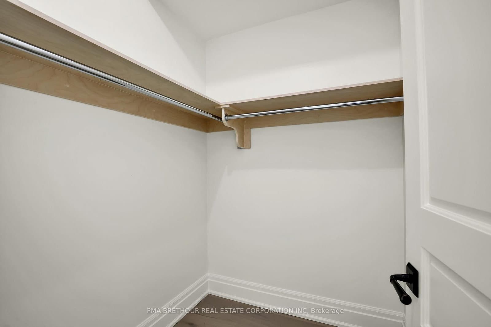 1451 Wellington Street W, Unit 401 thumbnail 23