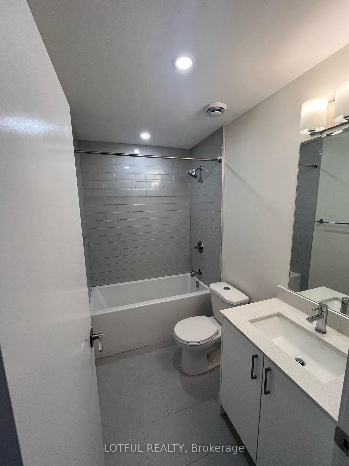 630 Churchill Avenue N, Unit 304 thumbnail 13