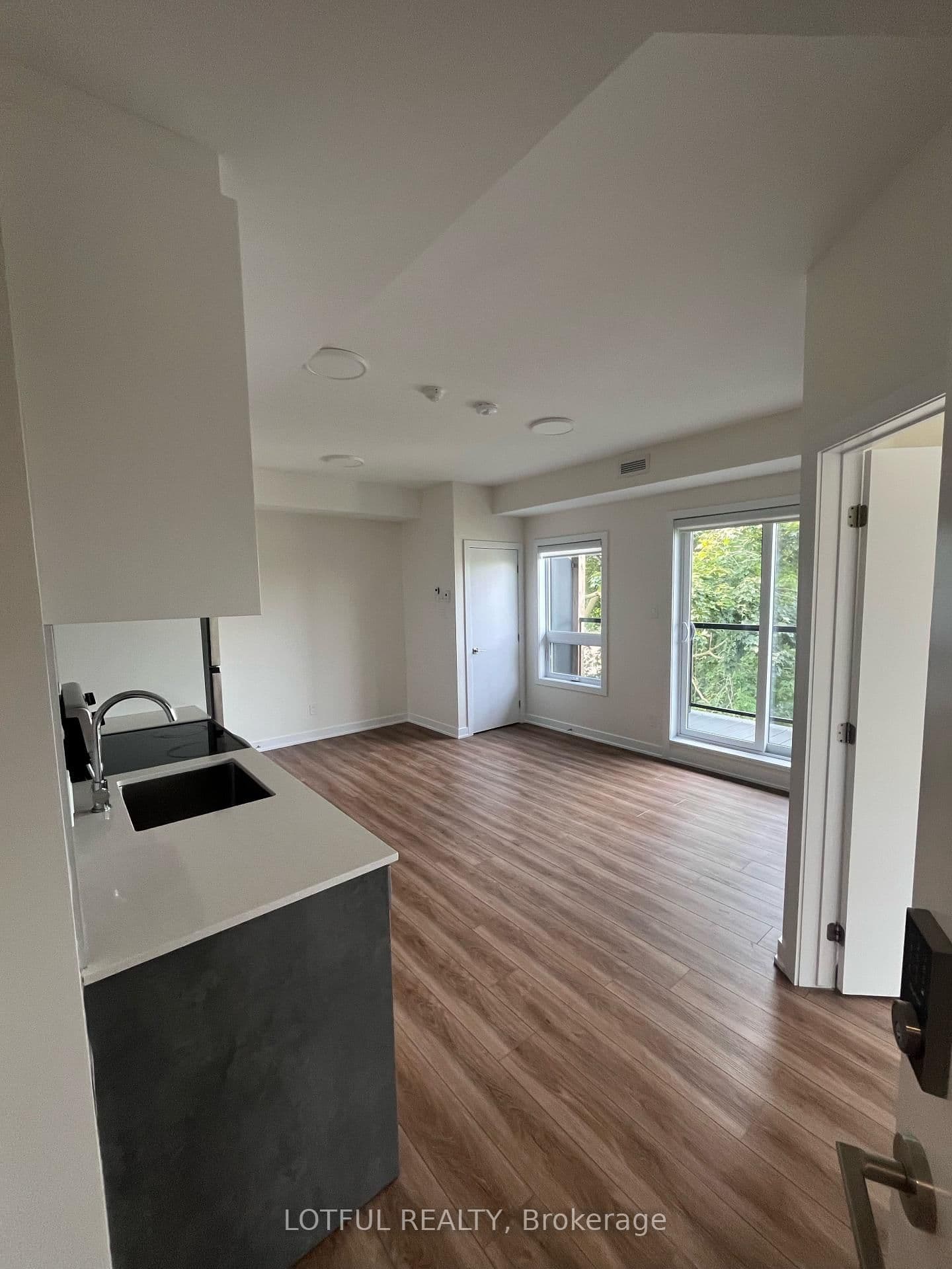 630 Churchill Avenue N, Unit 304 thumbnail 4