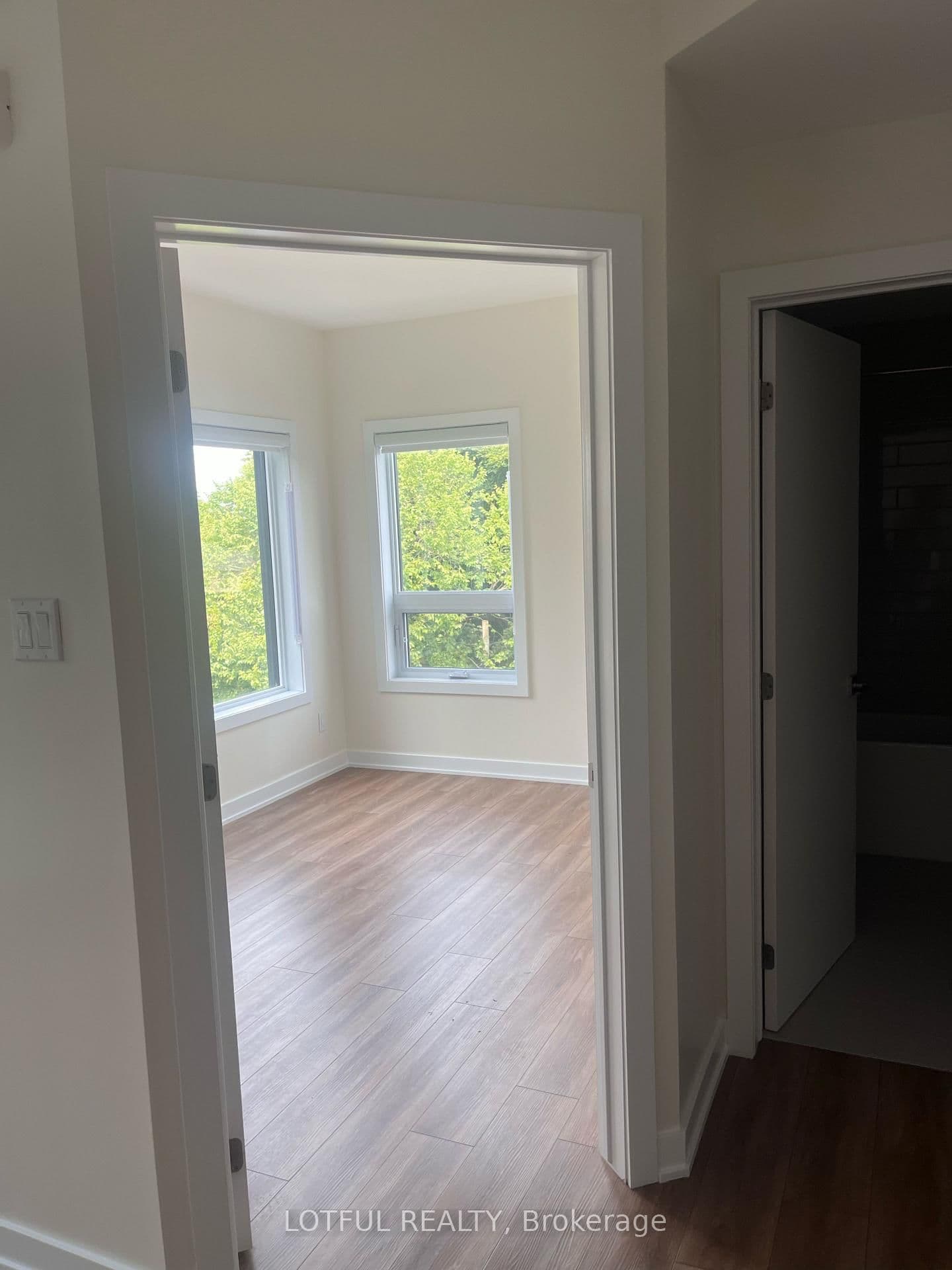630 Churchill Avenue N, Unit 304 thumbnail 8
