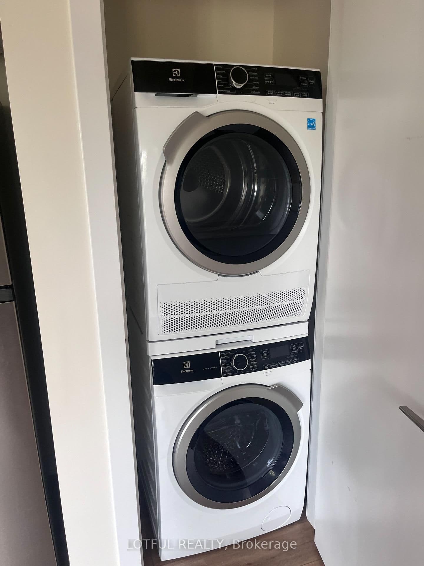 630 Churchill Avenue N, Unit 103 thumbnail 10