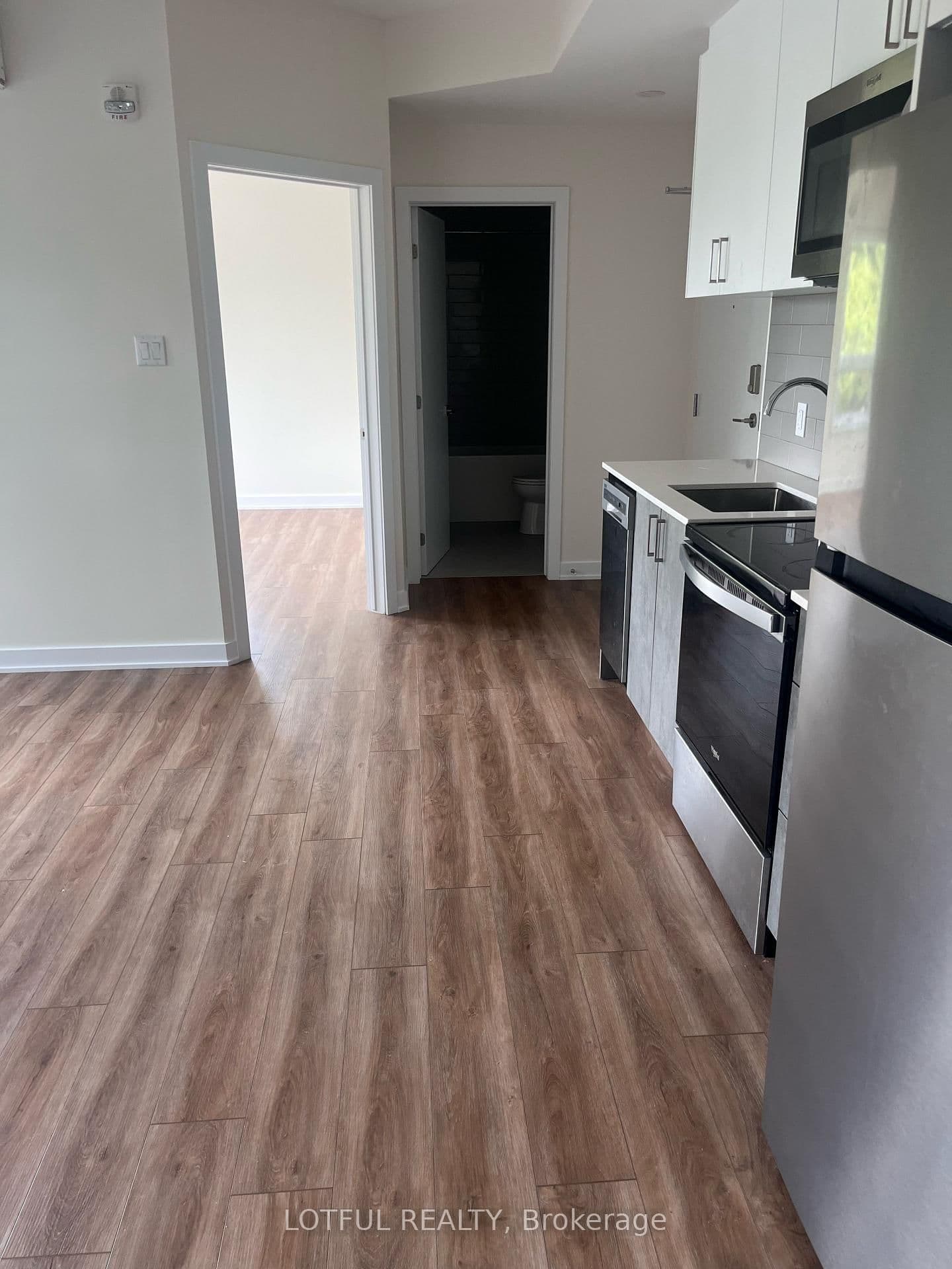 630 Churchill Avenue N, Unit 103 thumbnail 6