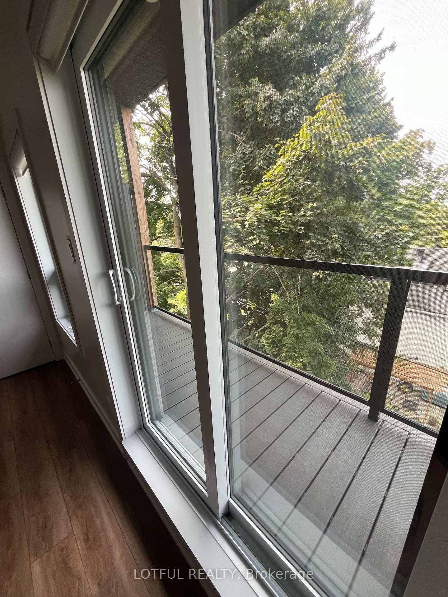 630 Churchill Avenue N, Unit 103 thumbnail 9