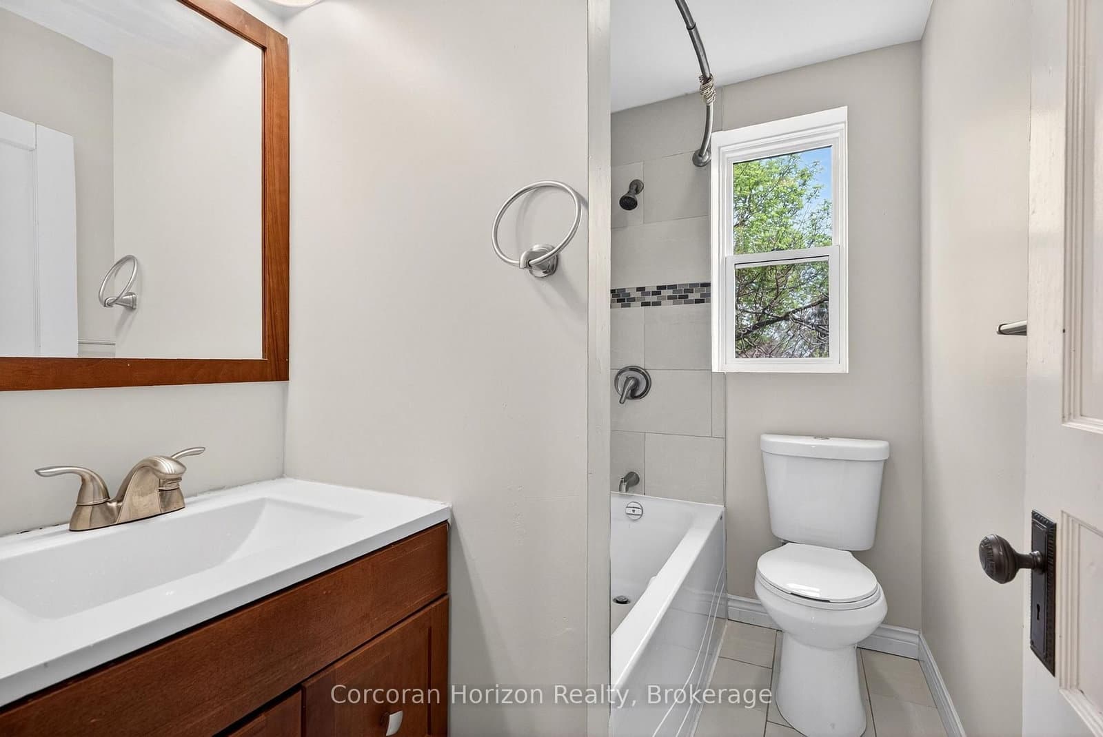 520 John Street N thumbnail 36