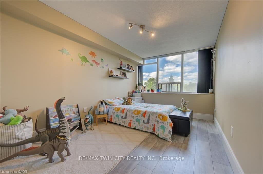 3227 KING Street E, Unit 409 thumbnail 14