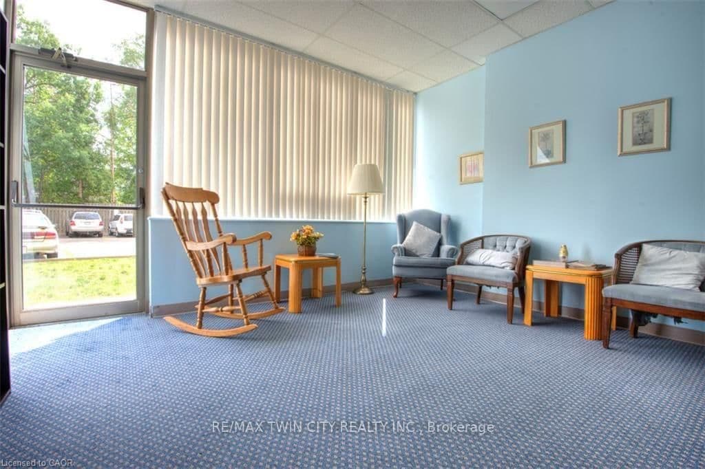 3227 KING Street E, Unit 409 thumbnail 25