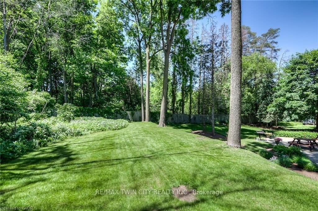 3227 KING Street E, Unit 409 thumbnail 27