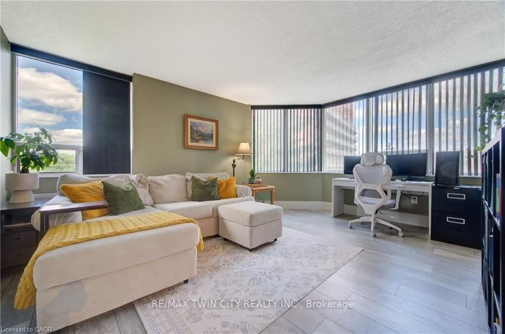3227 KING Street E, Unit 409 thumbnail 3