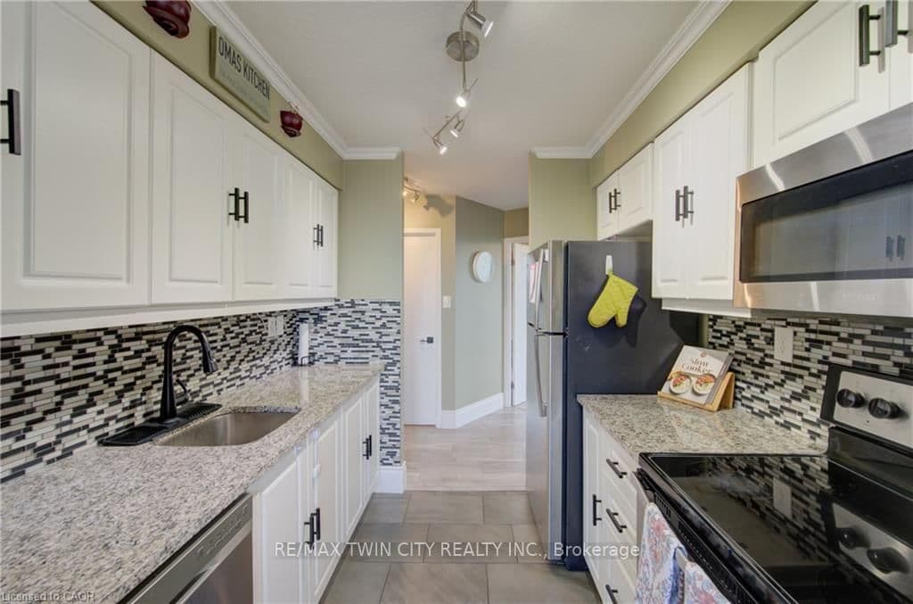 3227 KING Street E, Unit 409 thumbnail 6