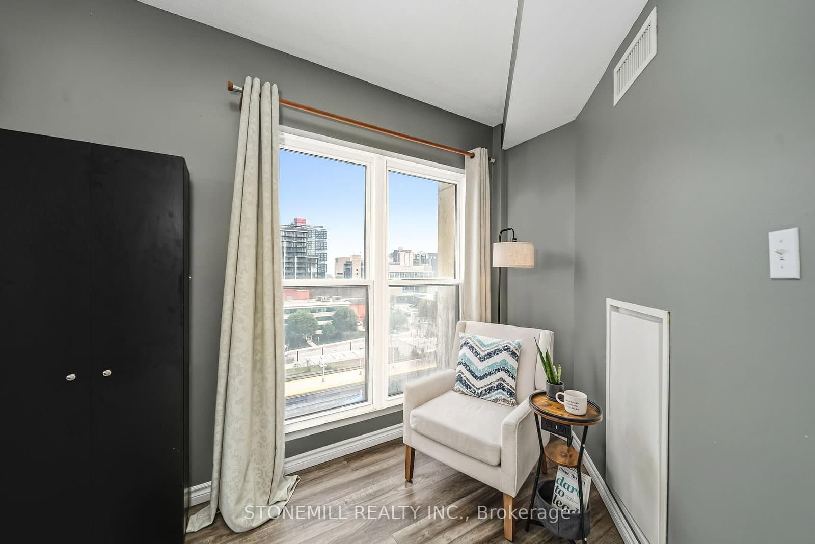 135 James Street S, Unit 701 thumbnail 12